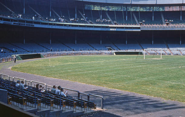 足球巨星C罗:从葡萄牙走出的世界传奇