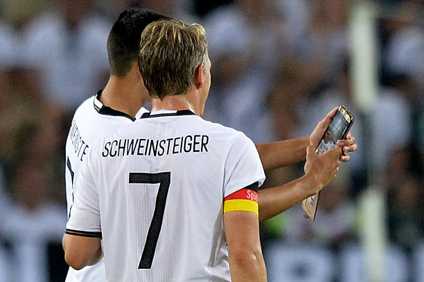 VAR介入！球门球未出禁区是否构成违例？