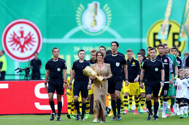 阿迪达斯还是耐克？深度解析德甲用球品牌之争