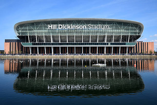 单刀球红牌判罚标准：裁判如何判断？