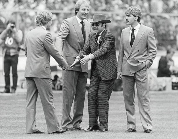 越位新解：为什么平行位置不算犯规？