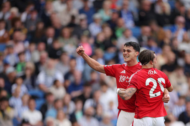 从后场到前场：古利特的全能踢法如何改变现代足球