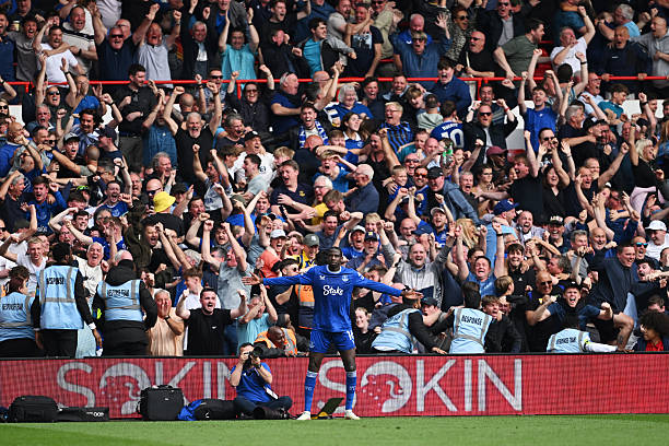 玫瑰碗的阴影：巴乔点球失败与意大利的梦想破碎