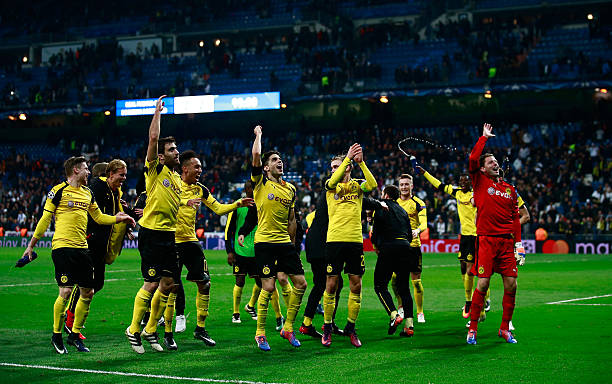 足球场上的一脚定乾坤：不停球射门技术详解