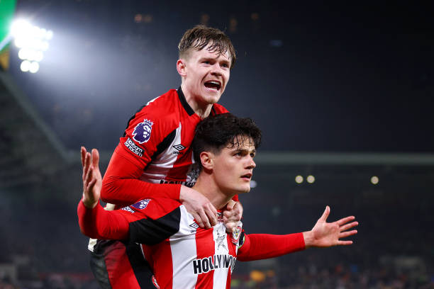 致敬马拉多纳：绿茵场上的永恒神话