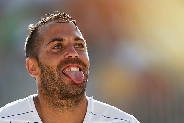 从博卡到巴萨：马拉多纳球衣背后的故事与荣耀