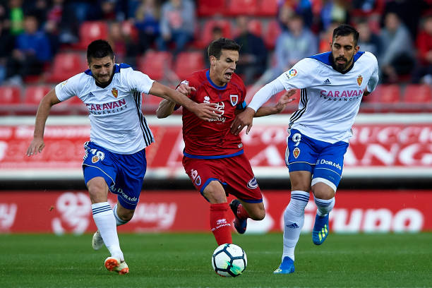 如何用身体不同部位精准停住高速飞来的足球？