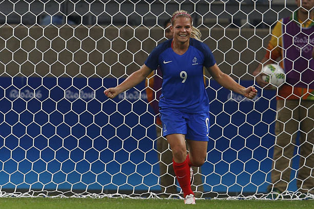 梅西出席纪录片首映礼，分享职业生涯心路历程