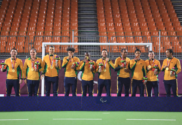 风格：聚焦特定球星的某项技术表现