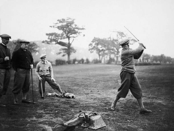 欧协联与欧冠动态对比：两大欧洲赛事最新积分榜及出线形势解析。