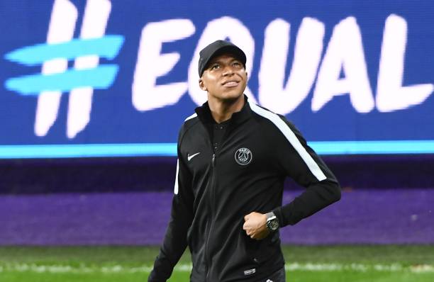 欧冠二十年背景音乐解析：音乐如何提升足球赛事的氛围？