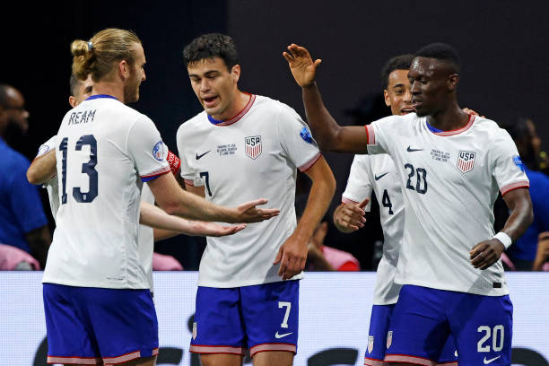 大罗纳尔多的全名是什么？揭秘足球传奇的真实姓名