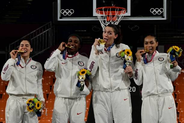 裁判在奥运会跳水比赛中如何计算最终得分？