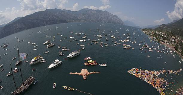 苏炳添全运会百米夺魁，中国短跑再创佳绩