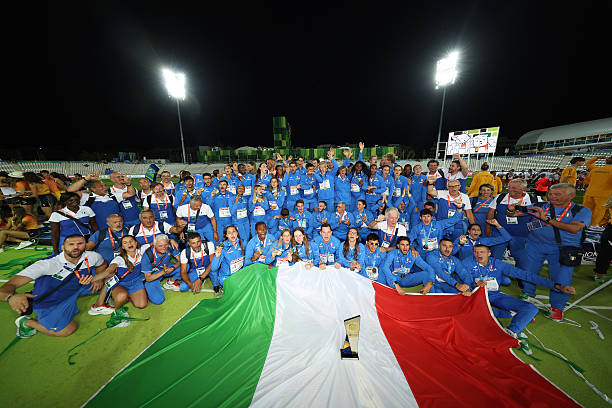 谁是女子200米短跑的世界纪录保持者？