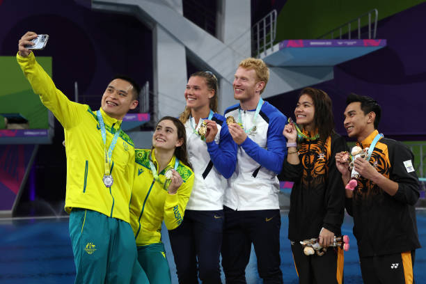 伏明霞的出生年份和成就