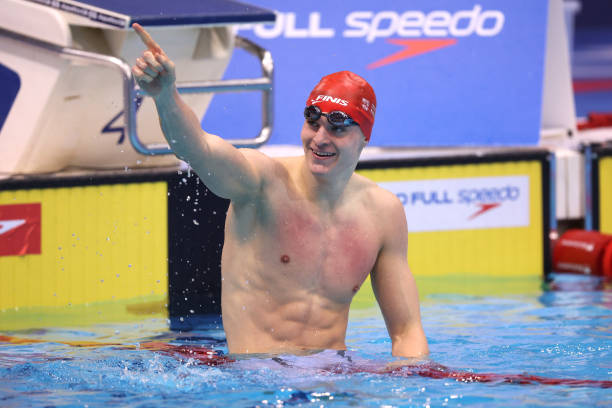 梦见游泳的女性：是否暗示生活中的压力与挑战？