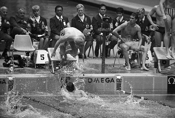 游泳翻转技巧详解：如何正确完成转身动作