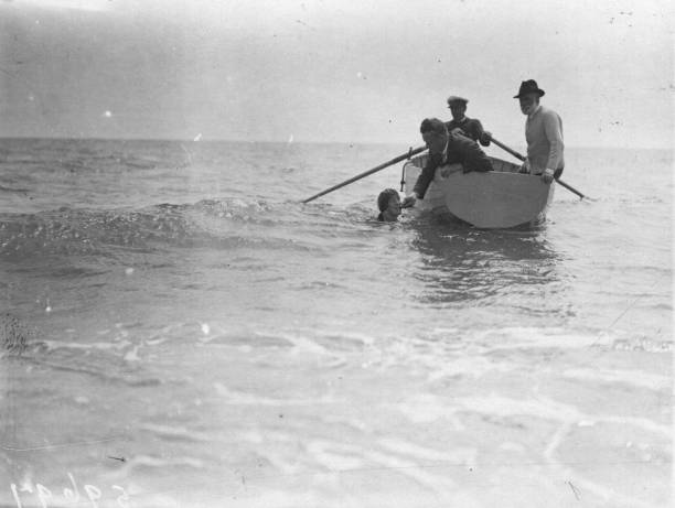 青少年游泳安全须知：从热身到离池的全程注意事项