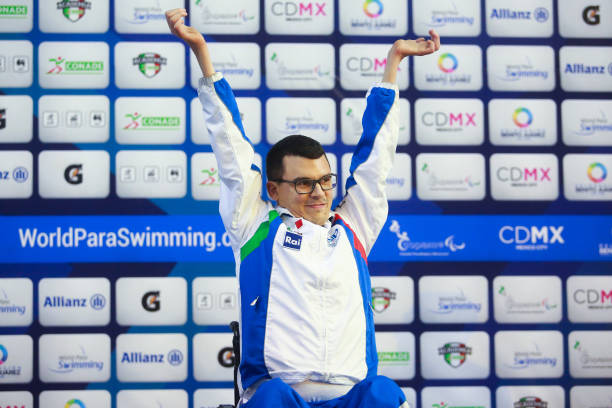 零基础学游泳：自由泳、蛙泳、仰泳入门技巧