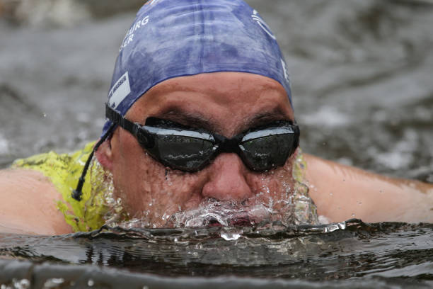 脚部在自由泳中的推进力与平衡作用