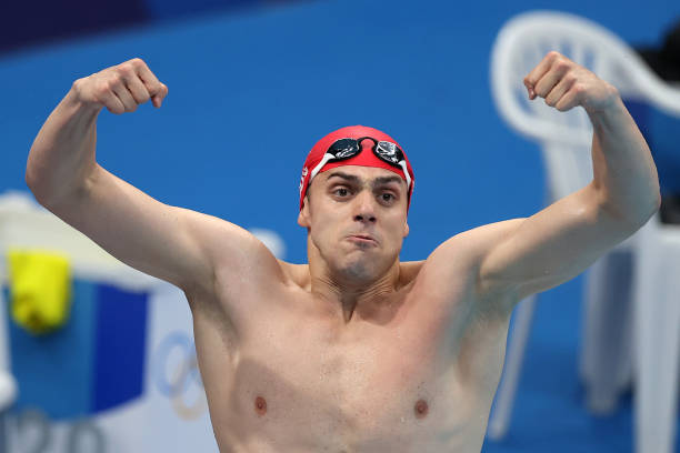 如何幽默地形容自己游泳水平差