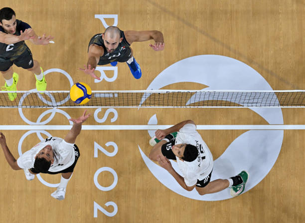 排球比赛每队运动员人数限制及替补规则