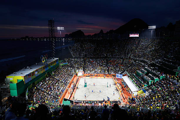 如何正确使用手臂与手掌形成稳定的排球手型