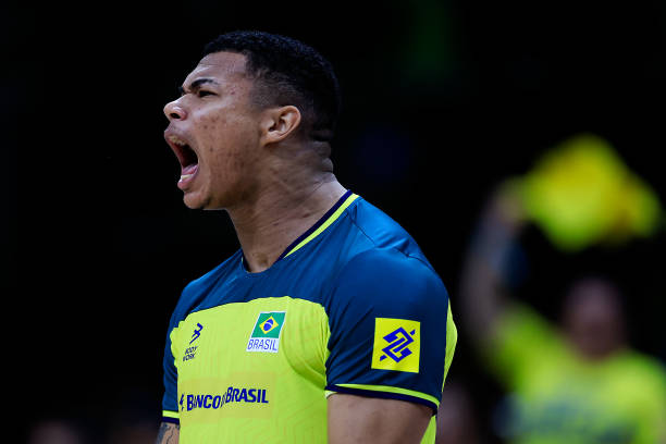 排球规则解析：后排进攻违例的判断与处理