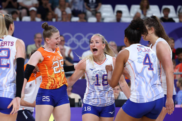 A、B两队的排球对决：5局3胜制下的比赛节奏与心理战