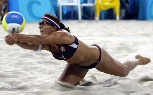 湖南中考排球垫球动作分解与练习方法