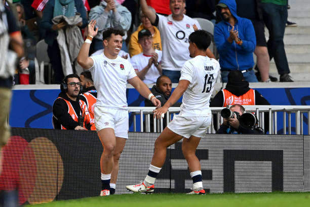 世界杯素描：捕捉绿茵场上的激情瞬间